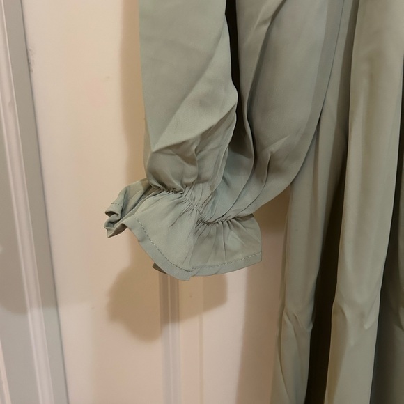 Elegant Green Long Sleeve Dress - Picture 6 of 11